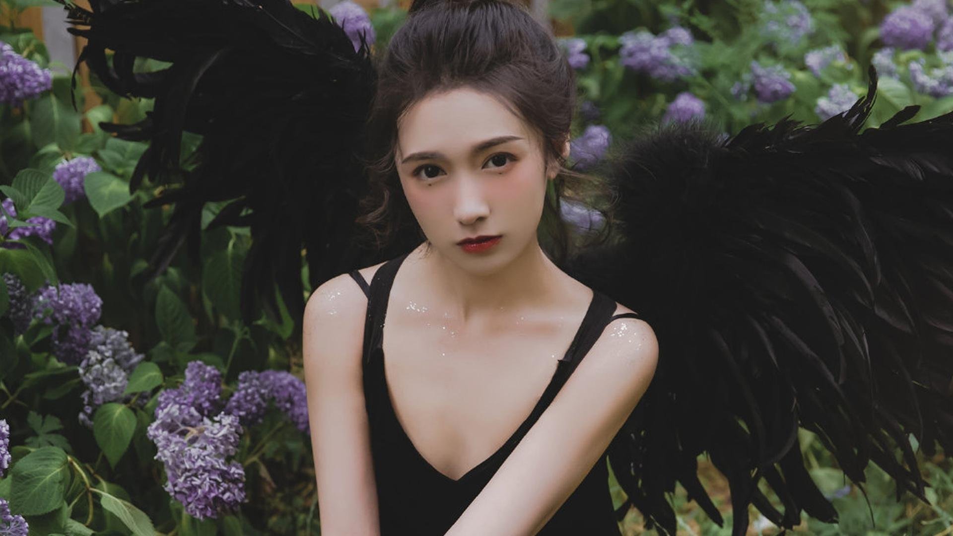 “高新体育中心：健力赛事展示力量与耐力的极致比拼”