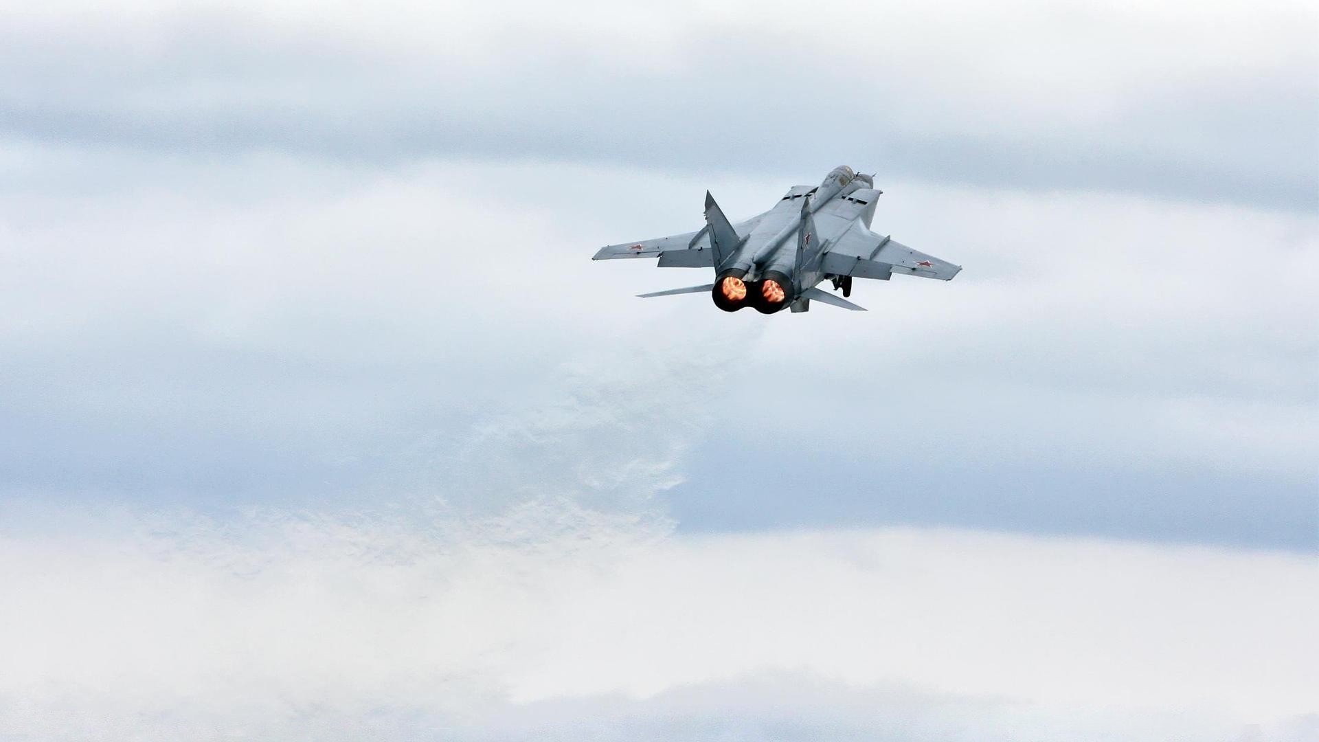 蛙泳中程瑞士节奏控制到位,蛙泳 speedo