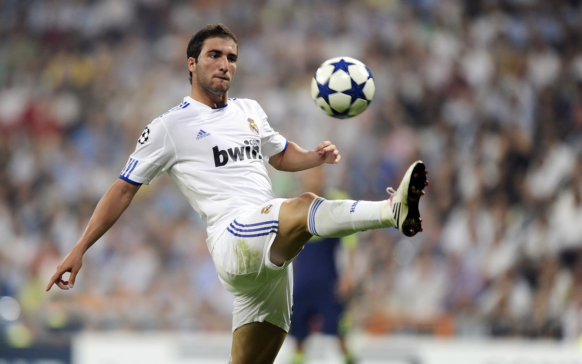 德甲逆转好戏:勒沃库森最后15秒绝杀,积分榜局势动荡,勒沃库森最新转会